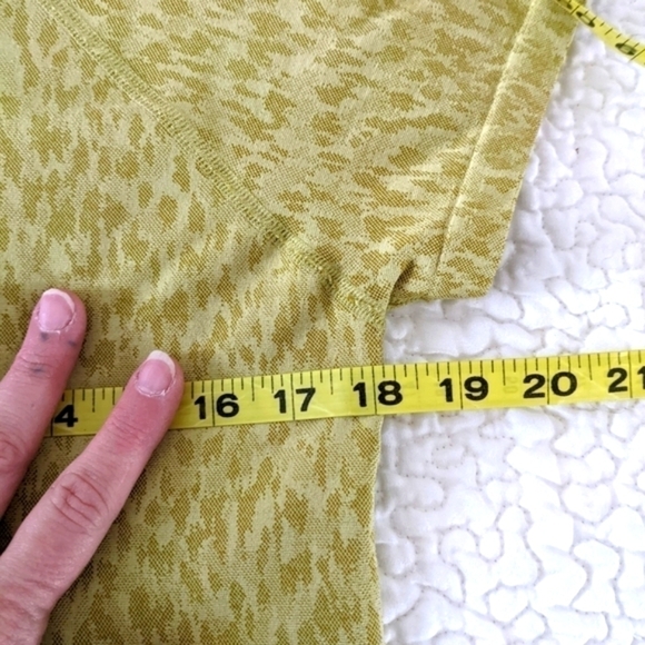 ATHLETA Mustard Gold Animal Print Exercise Top L - Picture 7 of 10